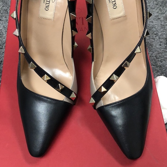 Women’s Valentino Garavani black leather pumps - Picture 6 of 11